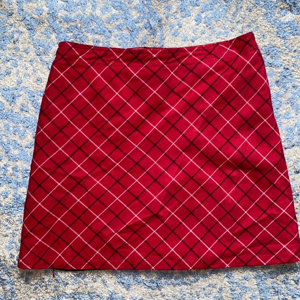 Red plaid skirt size kids 12.. fits like an adult xs/s